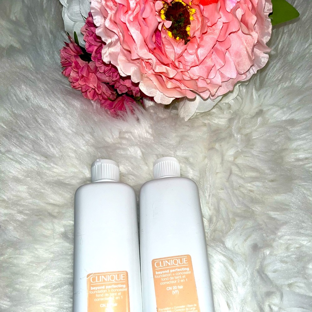 • Clinique Beyond Perfecting Foundation + Concealer CN 20 Fair